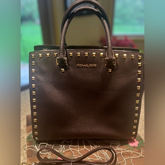 Michael Kors- “Selma” xl large Brown leather satchel with Gold Studded Accents. - Picture 1 of 7